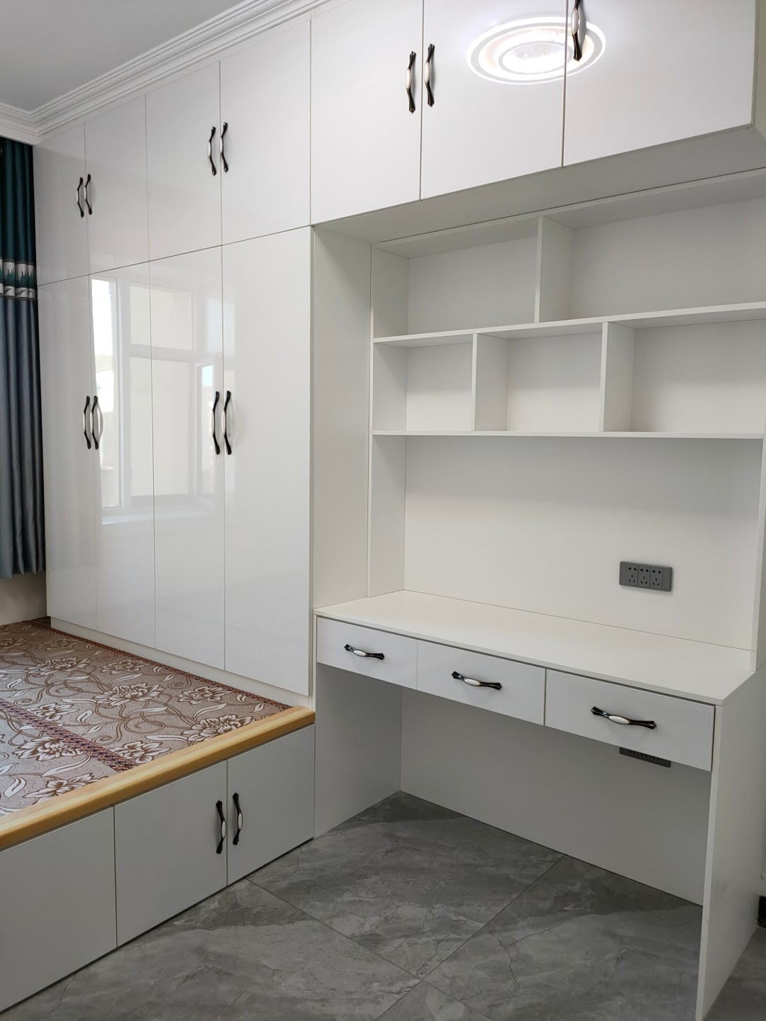 Home Bathroom Dimensions - Maßgefertigte Moderne Tatami-Schlafzimmereinheit mit Integriertem Kleiderschrank